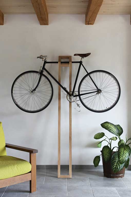 Colgar las bicicletas en la pared