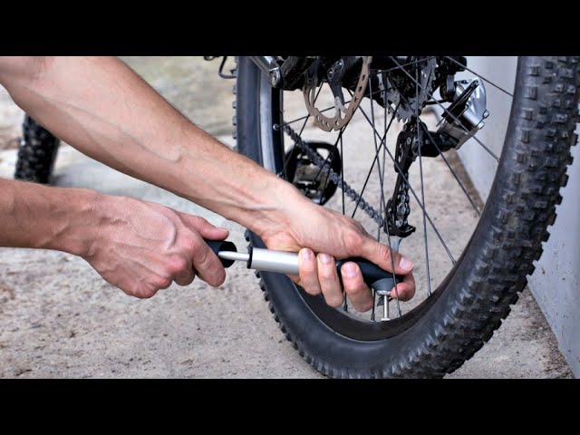 Cómo Inflar una Rueda de Bicicleta