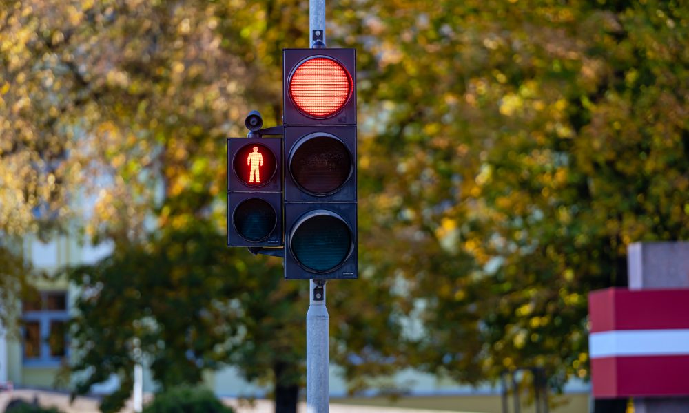 ¿Cuánto es la multa por saltarse un semáforo?